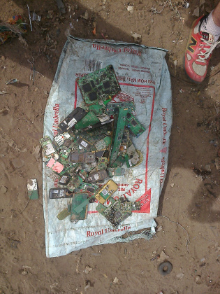 Electronic recycling at the dump yard